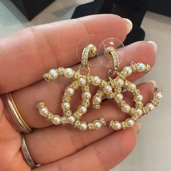 CHANEL Gold-Tone CC Drop Earrings with Pearls - Picture 3 of 7